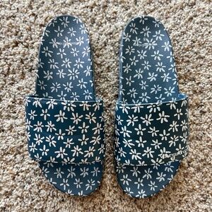 Vineyard Vines Teal Floral Slide Sandals